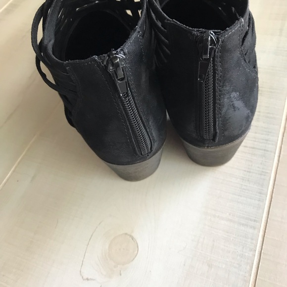 Fergalicious 8.5M Bandana Black Ankle Booties - Picture 5 of 8